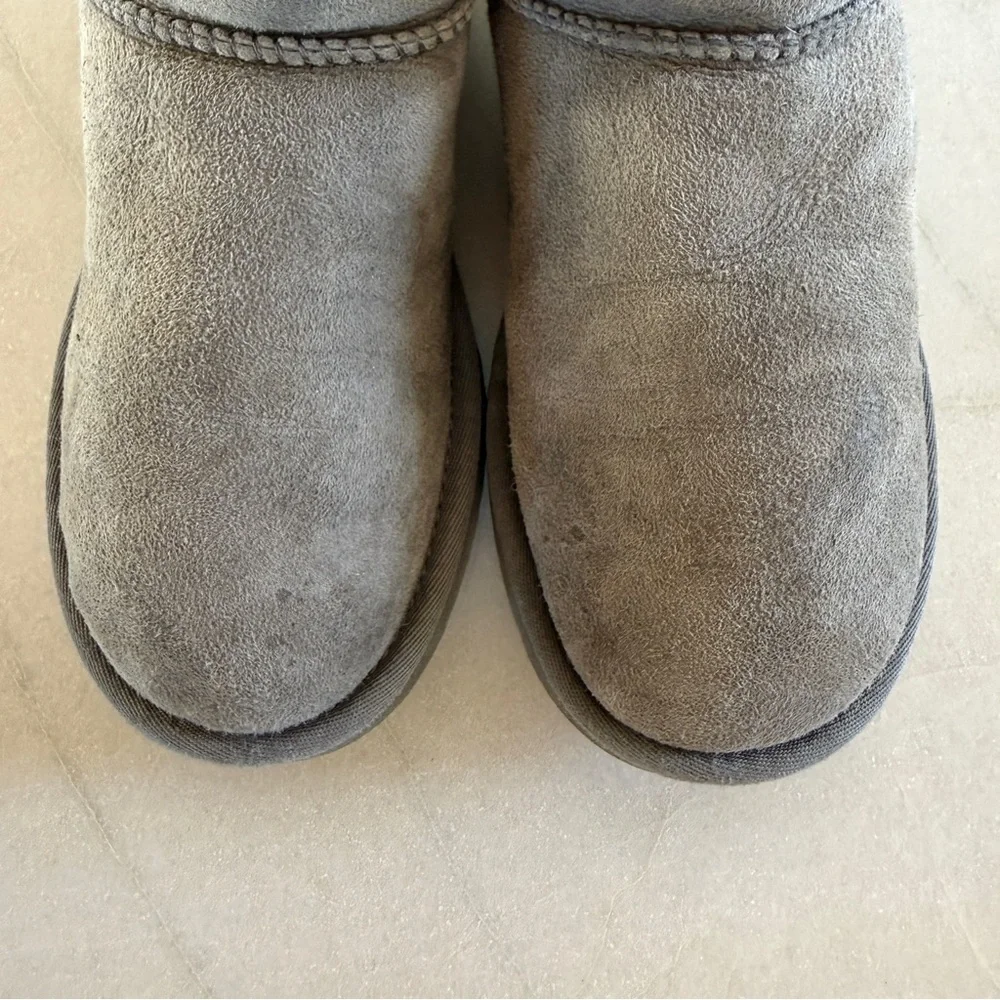 UGG Classic II Short Gray Suede Shearling Lined Winter Boots Womens Size 6